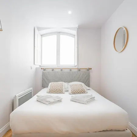 Aux Portes Du Jardin Public Apartment