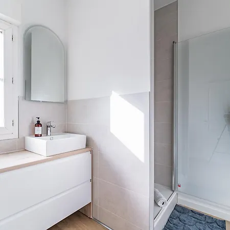 Aux Portes Du Jardin Public Apartment