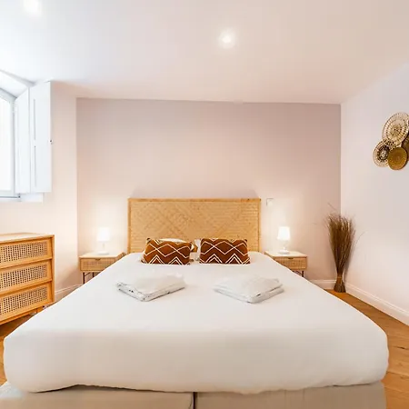 Aux Portes Du Jardin Public Apartment