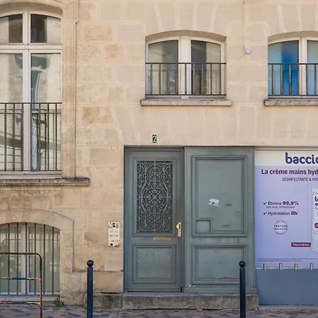 Aux Portes Du Jardin Public Apartment *